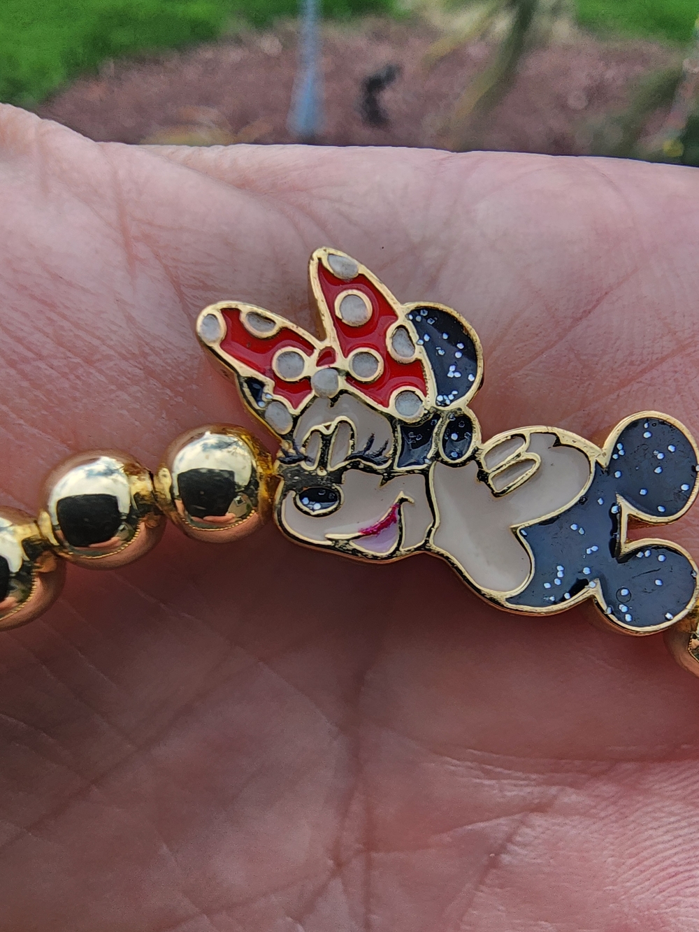 Disney Mickey Minnie Mouse Gold Strech Beaded Bracelet Red Bow Blue Accents Kiss